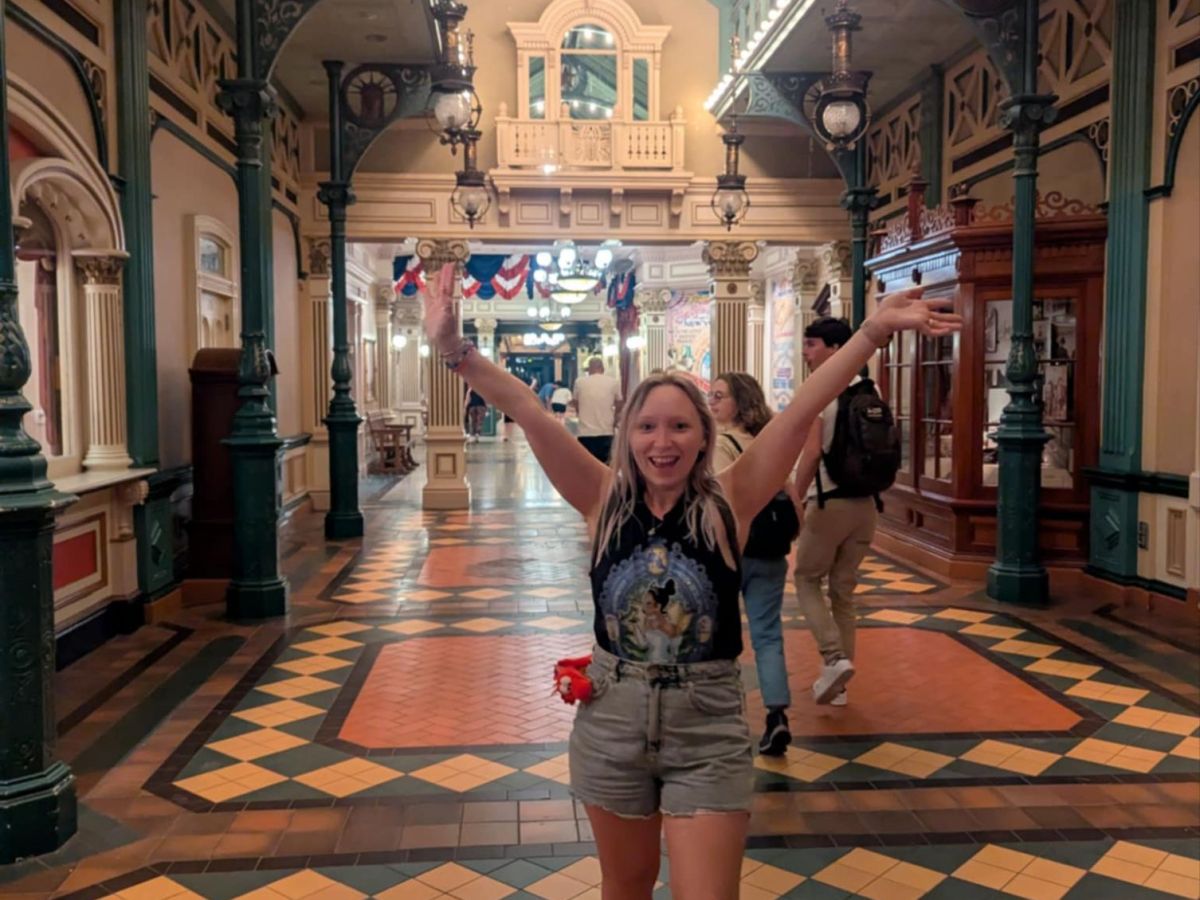 Disneyland Paris: Day 3 – Pixie Dust, empty rides, deserted firework displays and swimming!?